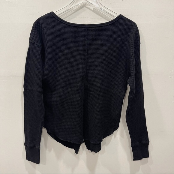 Sage Venture Waffle Long Sleeve Top in Black V-Back Small - Picture 2 of 9